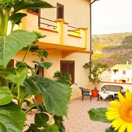Casa Vacanze Sandalia Bosa Ngoại thất bức ảnh