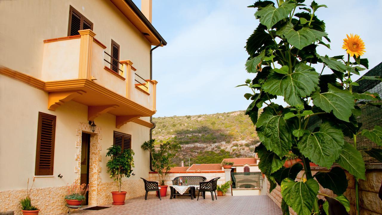 Casa Vacanze Sandalia Bosa Ngoại thất bức ảnh